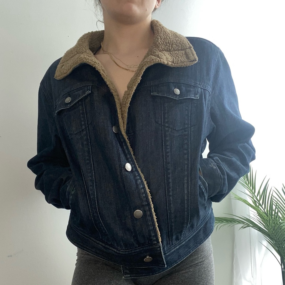 Vintage navy blue Jean jacket with brown fur collar